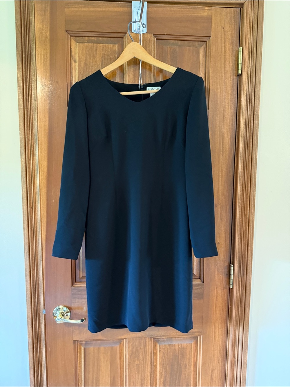 Ann Taylor Black Long-Sleeve Shift Dress
